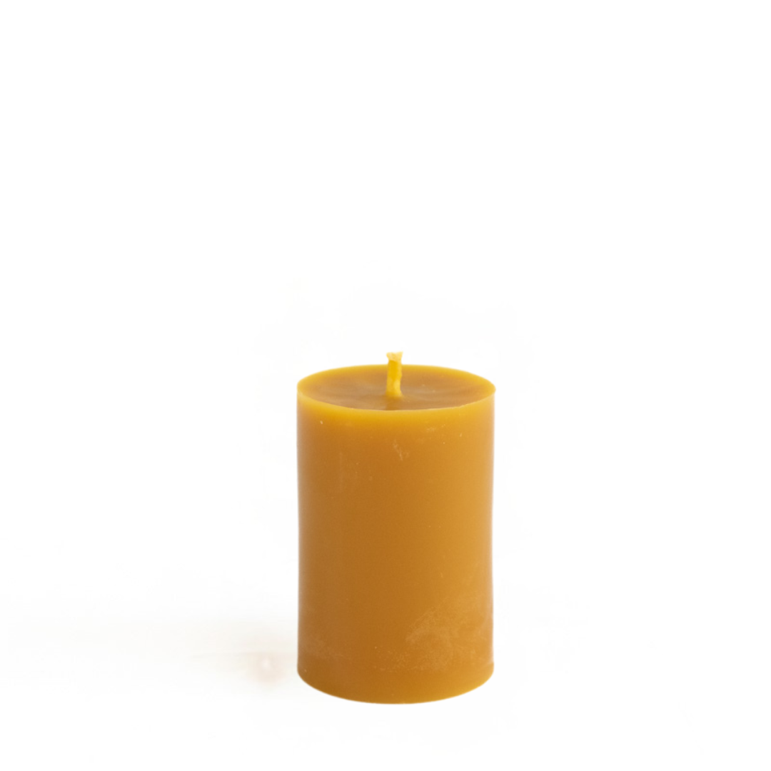 Bougie lisse en cire d’abeille naturelle, forme cylindrique épurée, fabrication artisanale – durée 12 heures

