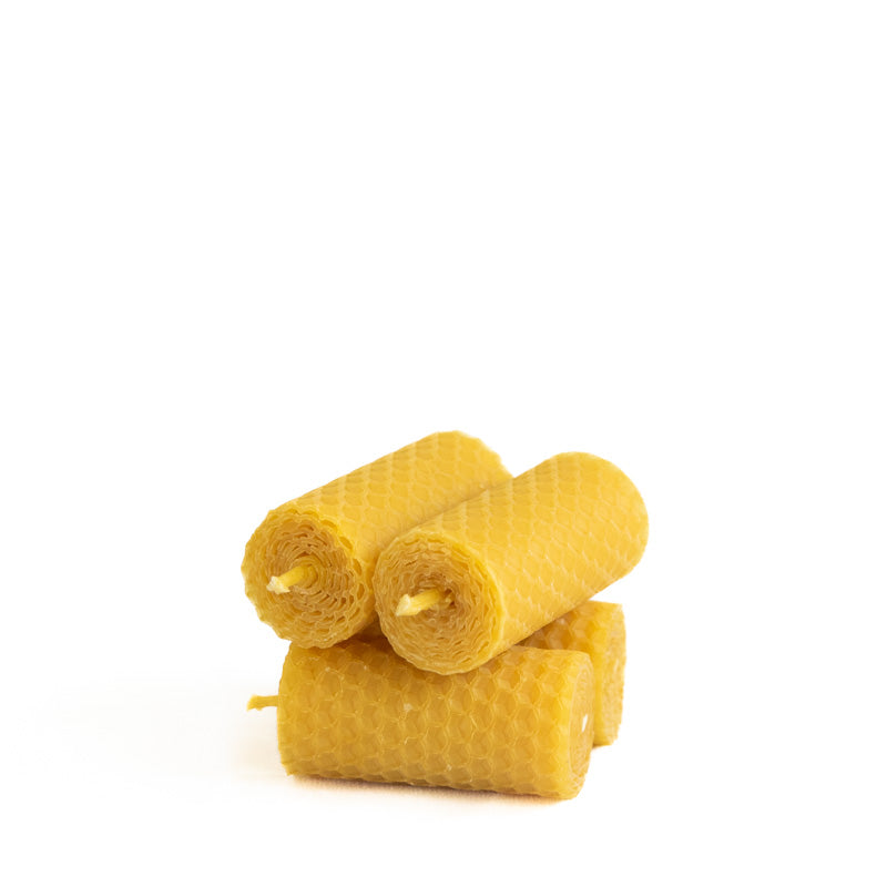 Ensemble de petites bougies en cire d’abeille naturelle, roulées à la main, finition gaufrée – fabrication artisanale La Fabrique de l’Abeille

