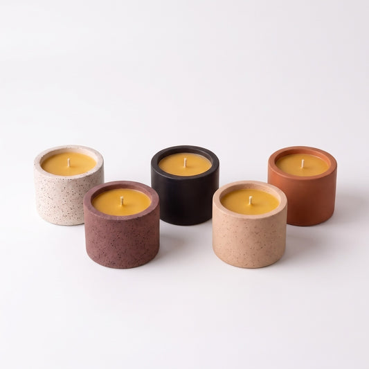 Bougie pot style céramique 30h en cire d'abeille - 5 coloris : granit, noir, terra cotta, terre de lave, sable