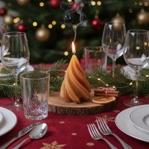 photo bougie sapin sur table de noel